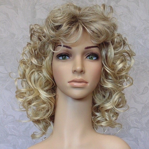 Shoulder Length Curly Blonde Heat Resistant Wig main image 6